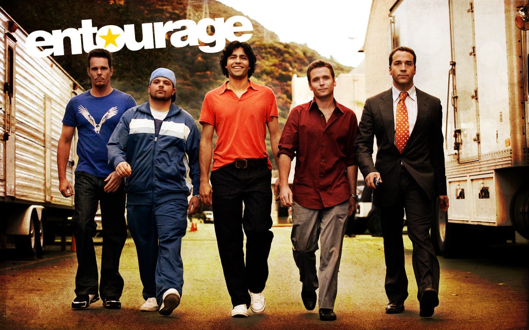 Imagen promocional de Entourage, cinta que llegará a HBO Now, plataforma de Video on Demand de HBO, con contenido original y exclusivo de la compañía. Como cada mes, HBO Now y HBO han revelado todos los shows y cintas que llegarán este mes, esta ocasión en Enero de 2016 exclusivamente a su plataforma de Video on Demand. Entre lo destacado que llegará este mes a la plataforma de HBO Now están grandes películas como: Mad Max: Fury Road, The Muppet Christmas Carol, The Second Best Exotic Marigold Hotel, Tropic Thunder, Whitney Cummings: I’m Your Girlfriend, Borat: Cultural Learnings of America for Make Benefit Glorious Nation of Kazakhstan, Carrie, Entourage y Final Destination 3.