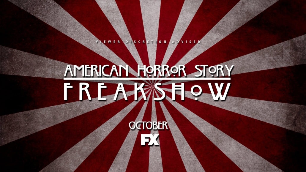 Imagen promocional de American Horror Story: Freakshow que llegará a FX en Octubre. La nueva temporada de American Horror Story: Freakshow es estelarizada por Jessica Lange, Emma Roberts, Sarah Paulson, Kathy Bates, Michael Chiklis, Angela Bassett, Evan Peters, Frances Conroy y Gabourey Sidibe, Wes Bentley, John Carroll Lynch, Finn Wittrock Jyoti Amge.