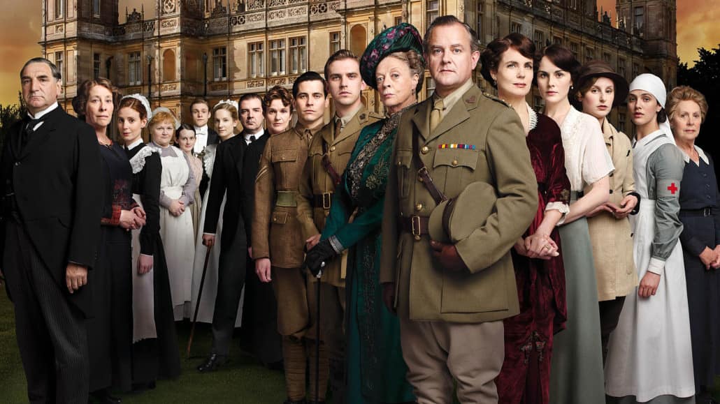 Imagen promocional de Downton Abbey show original de ITV en Reino Unido y PBS para Estados Unidos. Los creadores de Downton Abbey han anunciado que el show llegará a su final con su próxima 6ta temporada. Downton Abbey es creado por Julian Fellowes. Y estelarizado por Hugh Bonneville, Laura Carmichael, Jim Carter, Brendan Coyle, Michelle Dockery, Joanne Froggatt, Rob James-Collier, Phyllis Logan, Elizabeth McGovern, Sophie McShera, Lesley Nicol, Maggie Smith y Penelope Wilton.