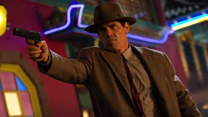 Imagen promocional de Inherent Vice de Paul Thomas Anderson con Josh Brolin. Inherent Vice nos presenta un drama detective privado Larry Sportello, quien se ve envuelto en un lastimoso rectángulo amoroso por un viejo amor y un secuestro de un billonario. Inherent Vice como dije es dirigida por Paul Thomas Anderson y estelarizada por Joaquin Phoenix, Reese Witherspoon, Jena Malone, Josh Brolin, Sasha Pieterse, Owen Wilson, Benicio del Toro y Michael K. Williams.