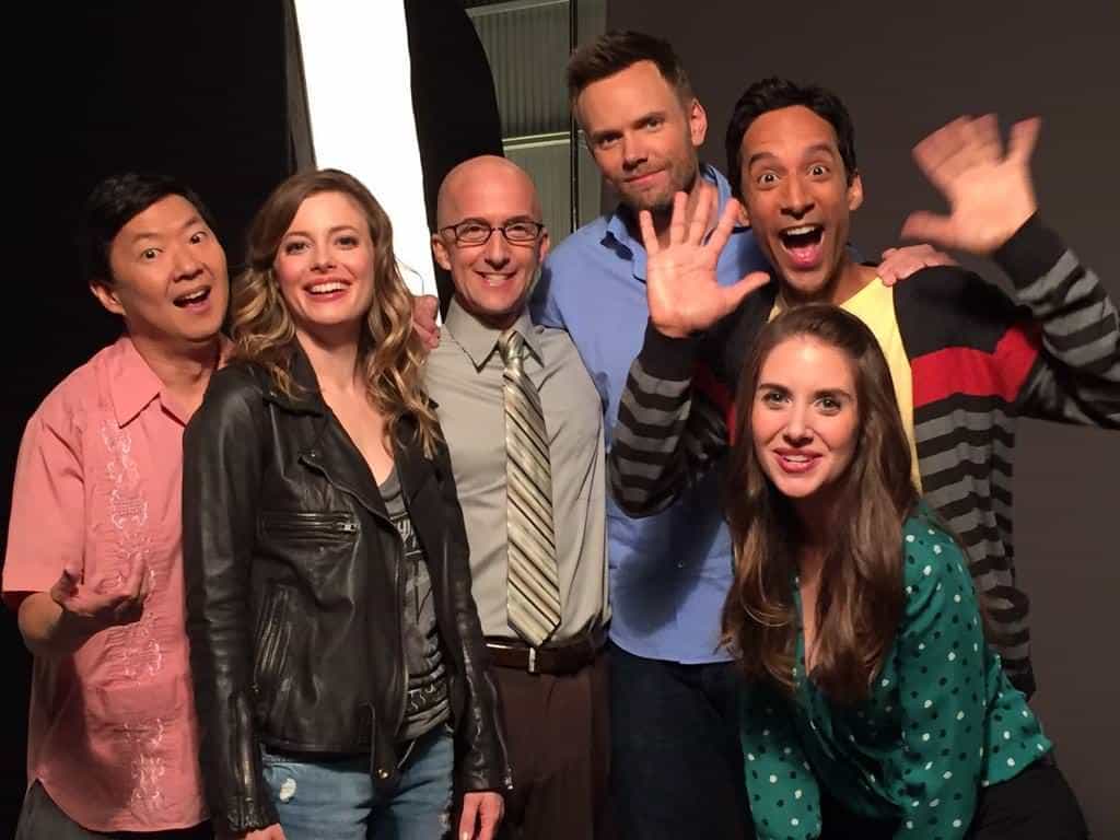 Imagen promocional de Community, show de NBC por 5 temporadas, Yahoo por 1 y Sony para una película. Como es que Community (quizá) mató Yahoo Screen Community es creado por Dan Harmon, y estelarizado por un fantástico elenco con Joel McHale, Alison Brie, Gillian Jacobs, Jim Rash, Danny Pudi y Ken Jeong, Paget Brewster y Keith David.