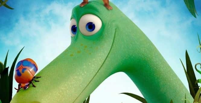 Antigua imagen promocional y de arte de The Good Dinosaur, la nueva película de Pixar y Disney. Disney Pixar ha revelado los cambios en el elenco que ha habido en The Good Dinosaur, esto después de cambios en la cinta. The Good Dinosaur es dirigida por Peter Sohn, y estelarizada por este nuevo elenco y los cambios modernos: Raymond Ochoa, Jeffrey Wright, Steve Zahn, AJ Buckley, Anna Paquin, Sam Elliott, Frances McDormand, Marcus Scribner y Jack Bright.