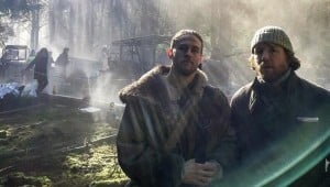 Charlie Hunnam y Guy Richie