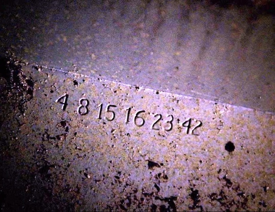Imagen promocional de Lost, show original de ABC creado por J.J. Abrams y Damon Lindelof. Después de años de su estreno, uno de los escritores habla lárgamente sobre el show y su desarrollo, y los problemas. Lost es creado por J.J. Abrams, Jeffrey Lieber, Damon Lindelof y estelarizado por Matthew Fox, Josh Holloway, Evangeline Lilly, Terry O’Quinn, Jorge Garcia, Naveen Andrews, Daniel Dae Kim, Junjin Kim y Michael Emerson.