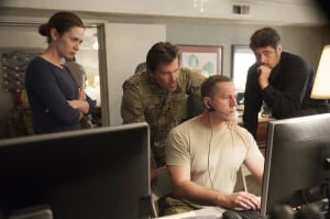 Emily Blunt, Josh Brolin, y Benicia del Toro en Tierra de Nadie: Sicario
