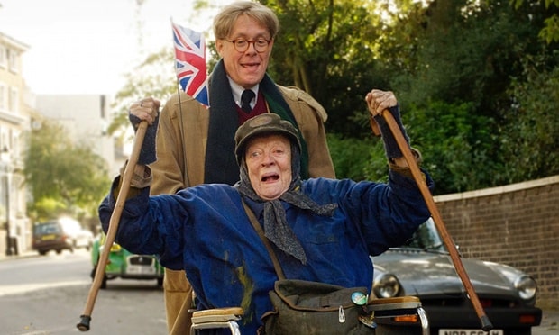 Maggie Smith y Alex Jennings interpretan de manera maravillosa a la Señora Shepherd y el escritor Alan Bennett en 'The Lady in the Van'. © 2015 - Sony Pictures Classics.