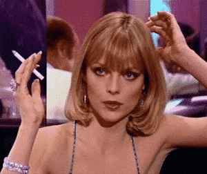 Elvira (Michelle Pfeiffer) está tan aburrida en esta película, como el resto del mundo