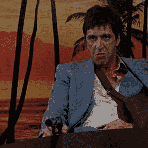 Pacino logró reconocimiento global por su rol en El Padrino. Pero en Scarface, acaba interpretando a una farsa de si mismo