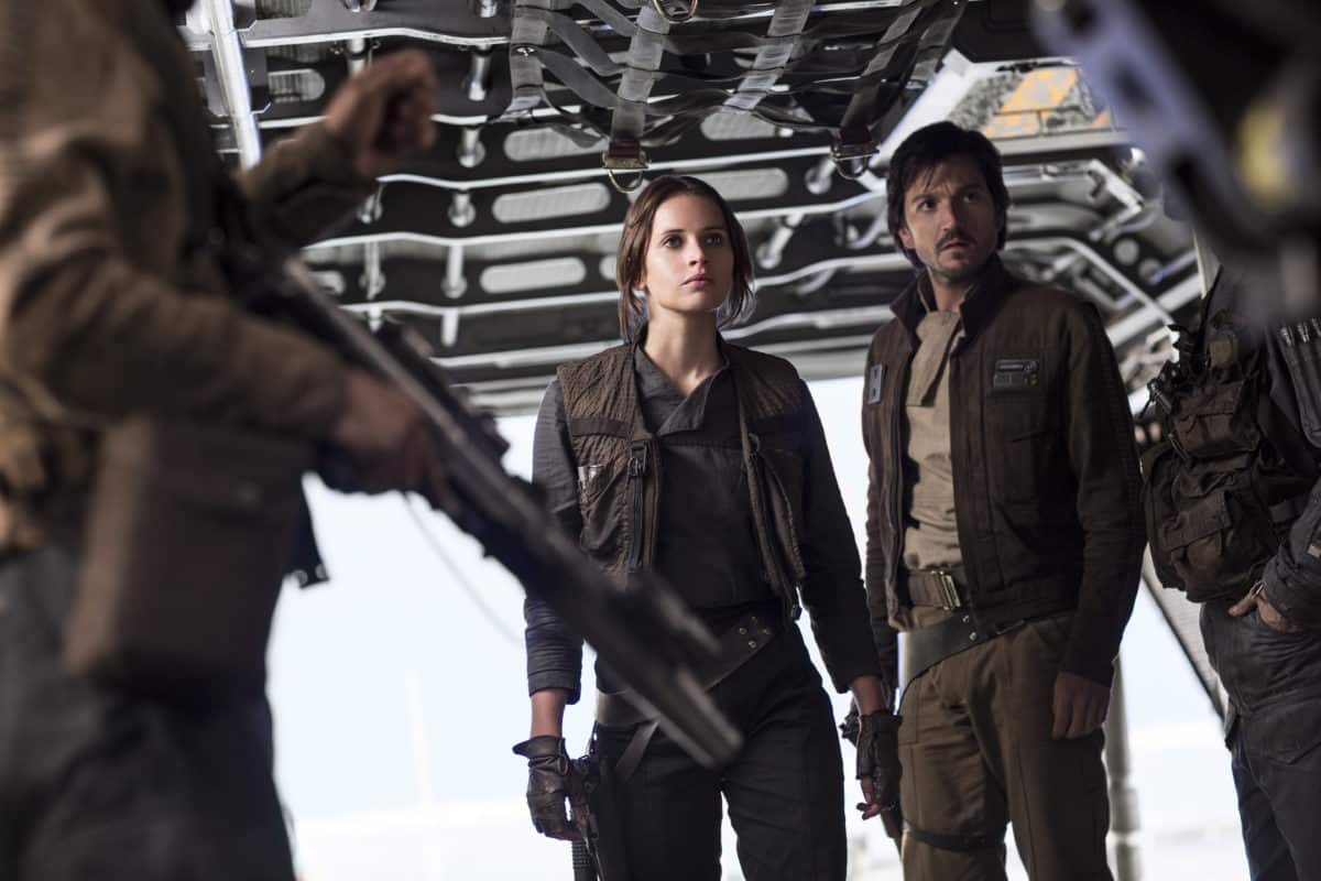 Jyn Erso y Cassian Endor no pueden tener un final feliz si se cruzan con un señor del Sith Ph: Jonathan Olley ©Lucasfilm LFL 2016.