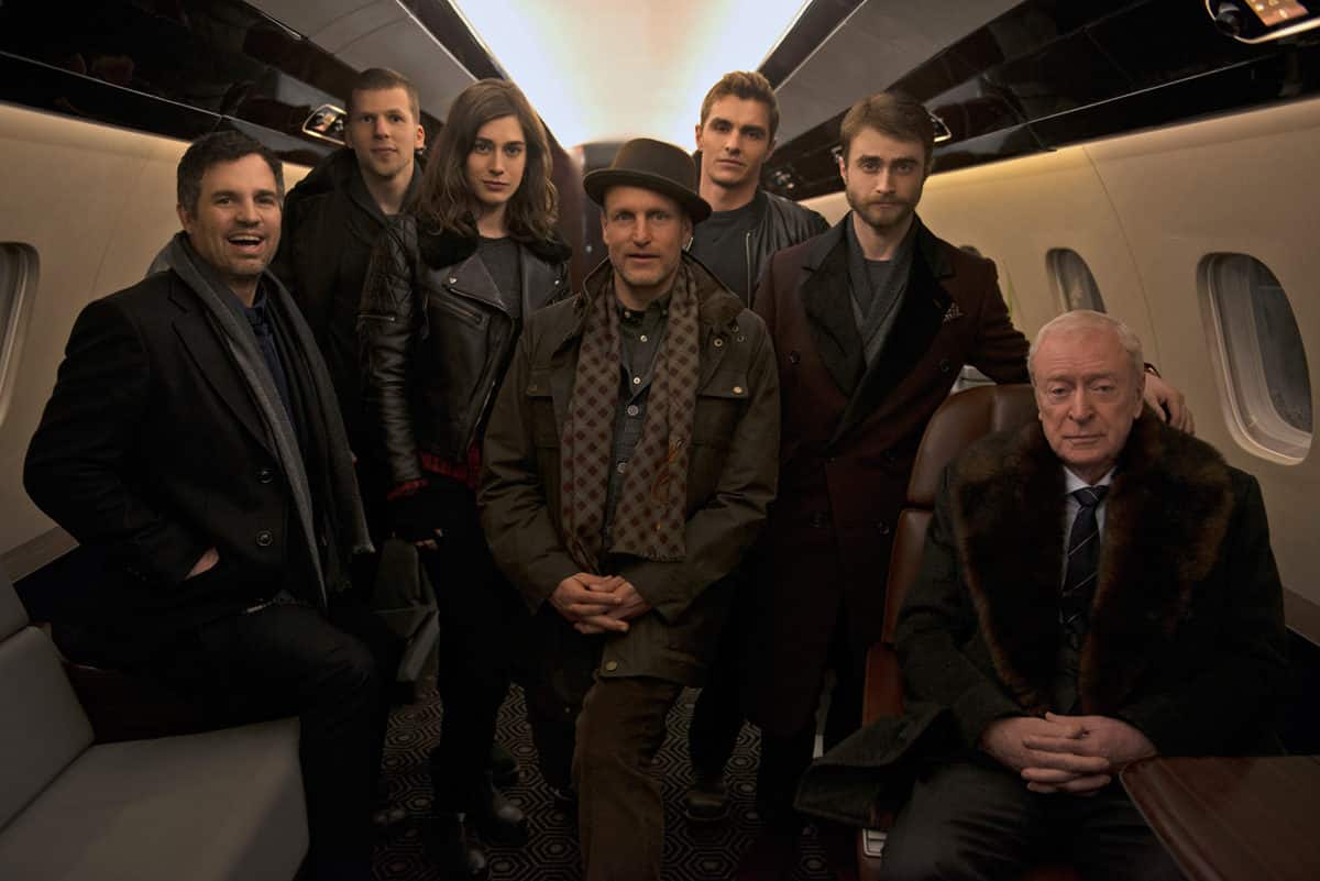 Mark Ruffalo, Jesse Eisenberg, Lizzy Caplan, Woody Harrelson, Dave Franco, Daniel Radcliffe y Michael Caine en Los Ilusionistas 2 (Now You See Me 2).