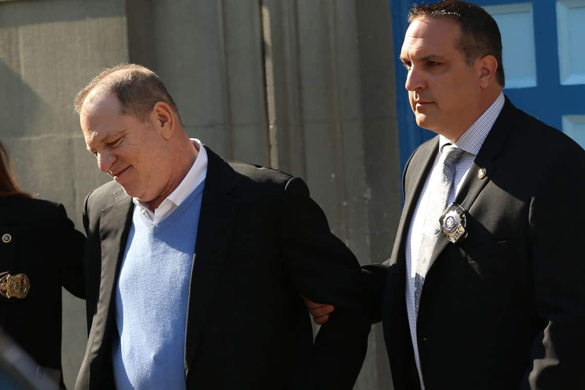 Harvey Weinstein se entrega a la policía de NY y enfrenta cargos por abuso sexual
