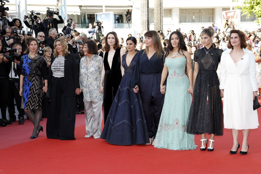 82 mujeres lideran protesta histórica en alfombra roja de Cannes 2018