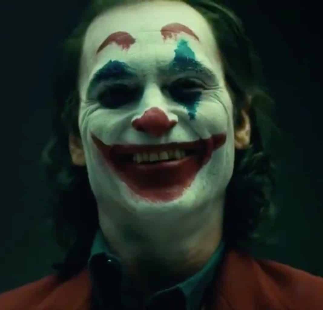 Joaquin Phoenix se convierte en el Joker en video teaser de Warner Bros.