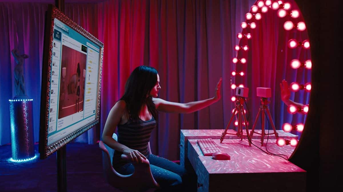 Todo sobre CAM, la propuesta de terror de Blumhouse que estrenará Netflix este viernes