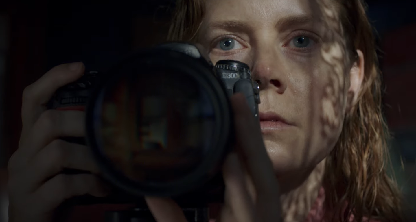 The Woman in the Window presenta tráiler con Amy Adams y Gary Oldman