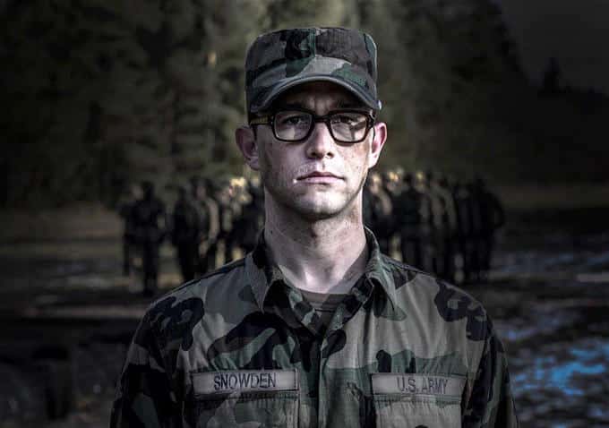 Joshep Gordon-Levitt como Edward Snowden