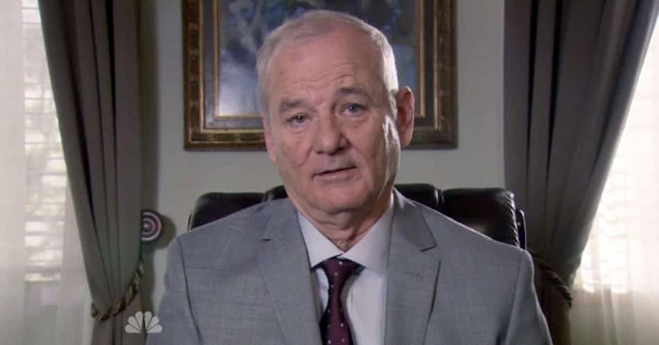Imagen promocional de Bill Murray en Parks and Recreations de NBC. El especial navideño de Bill Murray y Sofia Coppola ha anunciado el elenco estelar con el que contará. El Especial Navideño de Bill Murray es dirigido por Sofia Coppola y estelarizado por Bill Murray, George Clooney, Amy Poehler, Miley Cyrus y Maya Rudolph.