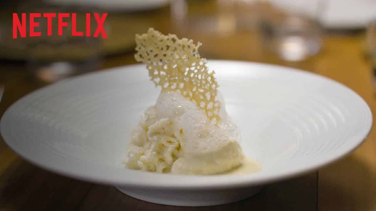 Imagen promocional de Chef's Table, el show con mejor calificación/aprobación de Netflix. Netflix anunció 3 temporadas más de su show mejor calificado, Chef's Table. La segunda temporada de "Chef's Table", se estrenará el 27 de mayo, será seguida por una de cuatro episodios más adelante en el año dedicado a chefs franceses. Una cuarta temporada destacará a otros seis cocineros y esta verá la luz a principios de 2017.