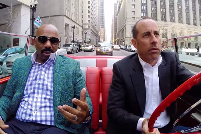 Imagen promocional de Jerry Seinfeld en Comedians in Cars Getting Coffee junto a Steve Harey conocido por Family Feud. Crackle de Sony ha presentado un nuevo trailer para su show original Comedians in Cars Getting Coffee con Jerry Seinfled para su 6ta temporada. Comedians in Cars Getting Coffee es un show original de Crackle estelarizado por Jerry Seinfled donde este, invita a comediantes a tomar café, pasear en autos y hablar de la vida, comedia y más.