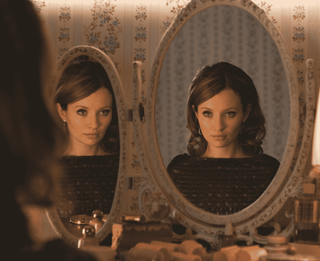 Emily Browning como Frances en Legend