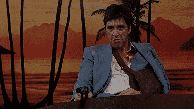 Pacino logró reconocimiento global por su rol en El Padrino. Pero en Scarface, acaba interpretando a una farsa de si mismo