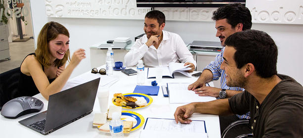 María Valverde y Mario Casas trabajando en "A Lonely Sun Story"