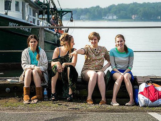 Imagen promocional del elenco completo de Girls, de HBO, (De Izquierda a Derecha) Zosia Zamet, Jemima Kirke, Lena Dunham y Allison Williams. Girls nos presenta un nuevo trailer para su 4ta temporada. Girls es creado por Lena Dunham y estelarizado por Lena Dunham, Allison Williams, Jemima Kirke, Adam Driver, Zosia Mamet, Alex Karkopvsky y Andrew Rannells, además de un par de actrices que se unen al elenco, estos Desiree Akhavan y Peter Mark Kendall.