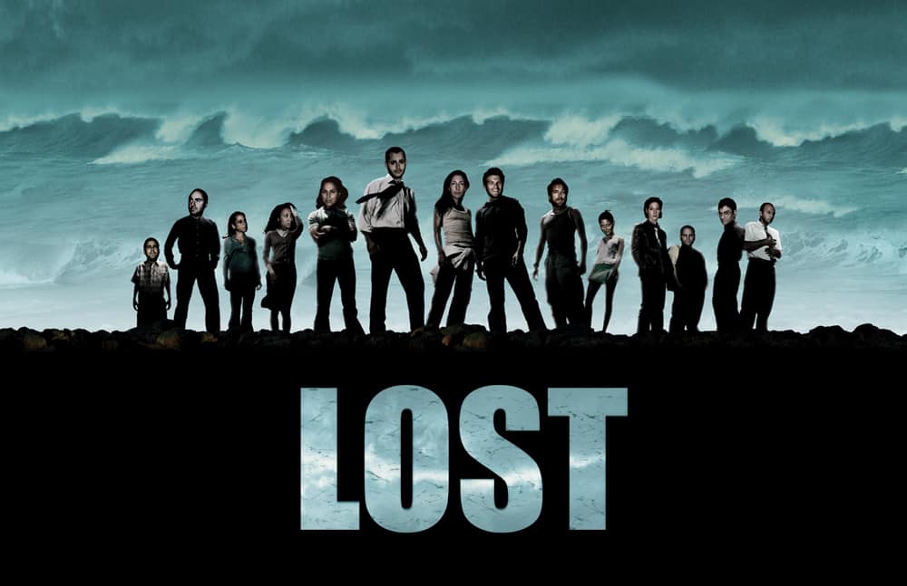 Imagen promocional de Lost, show original de ABC creado por J.J. Abrams y Damon Lindelof. Después de años de su estreno, uno de los escritores habla lárgamente sobre el show y su desarrollo, y los problemas. Lost es creado por J.J. Abrams, Jeffrey Lieber, Damon Lindelof y estelarizado por Matthew Fox, Josh Holloway, Evangeline Lilly, Terry O’Quinn, Jorge Garcia, Naveen Andrews, Daniel Dae Kim, Junjin Kim y Michael Emerson.