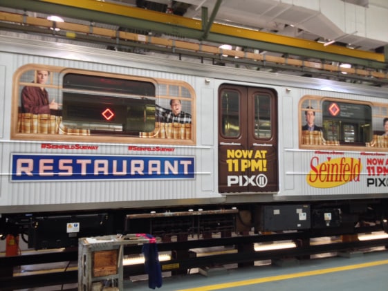 El Elenco y Restaurante clásico de Seinfeld recreado en subterráneo de Nueva York.
