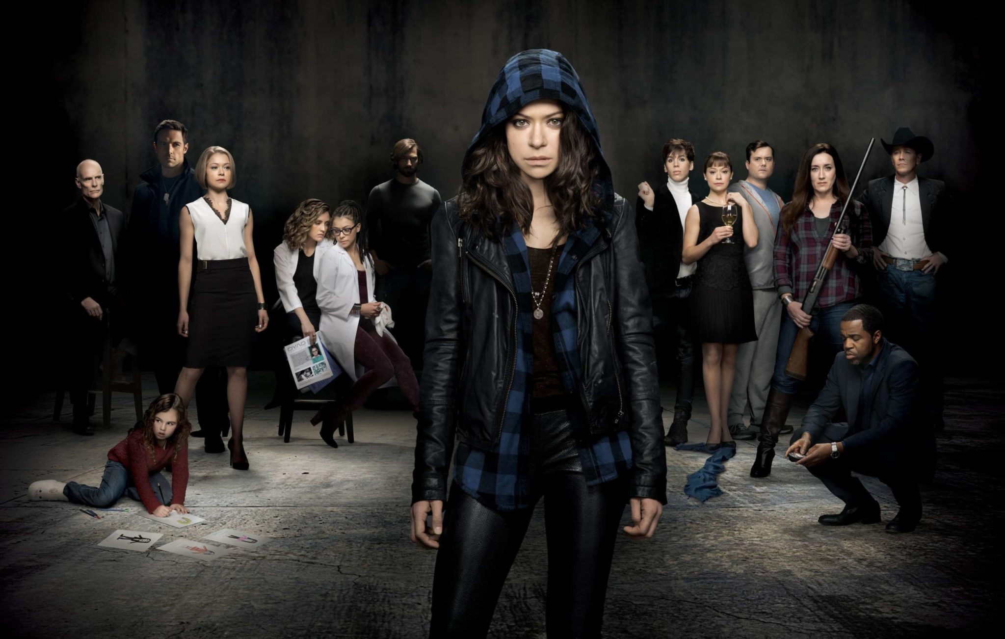 Imagen promocional de Orphan Black que llegará en Abril con su tercera temporada. BBC, BBC America y BBC Entertainment nos presentan un nuevo trailer promocional para la tercera temporada de Orphan Black. Orphan Black es creada por John Fawcett y Graeme Manson, y estelarizado por Tatiana Maslany, Dylan Bruce, Jordan Gavaris, Kevin Hanchard, Maria Doyle Kennedy, Skyler Wexler, Evelyne Brochu, Kristian Brunn e Inga Cadranel.