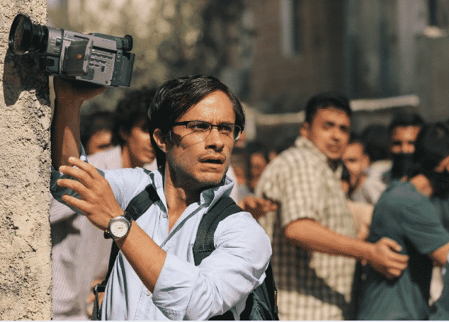 Imagen promocional de Rosewater película debut de Jon Stewart, estelarizada por Gael García Bernal. Rosewater cuenta la historia verdadera del reportero Maziar Bahari, siendo secuestrado y torturado. Rosewater es dirigida por Jon Stewart, basado en las memorias de Maziar Bahari, estelarizada por Gael García Bernal y Kim Bodnia, además de Shohreh Aghdashloo, Golshifteh Farahani y Dimitri Leonidas,