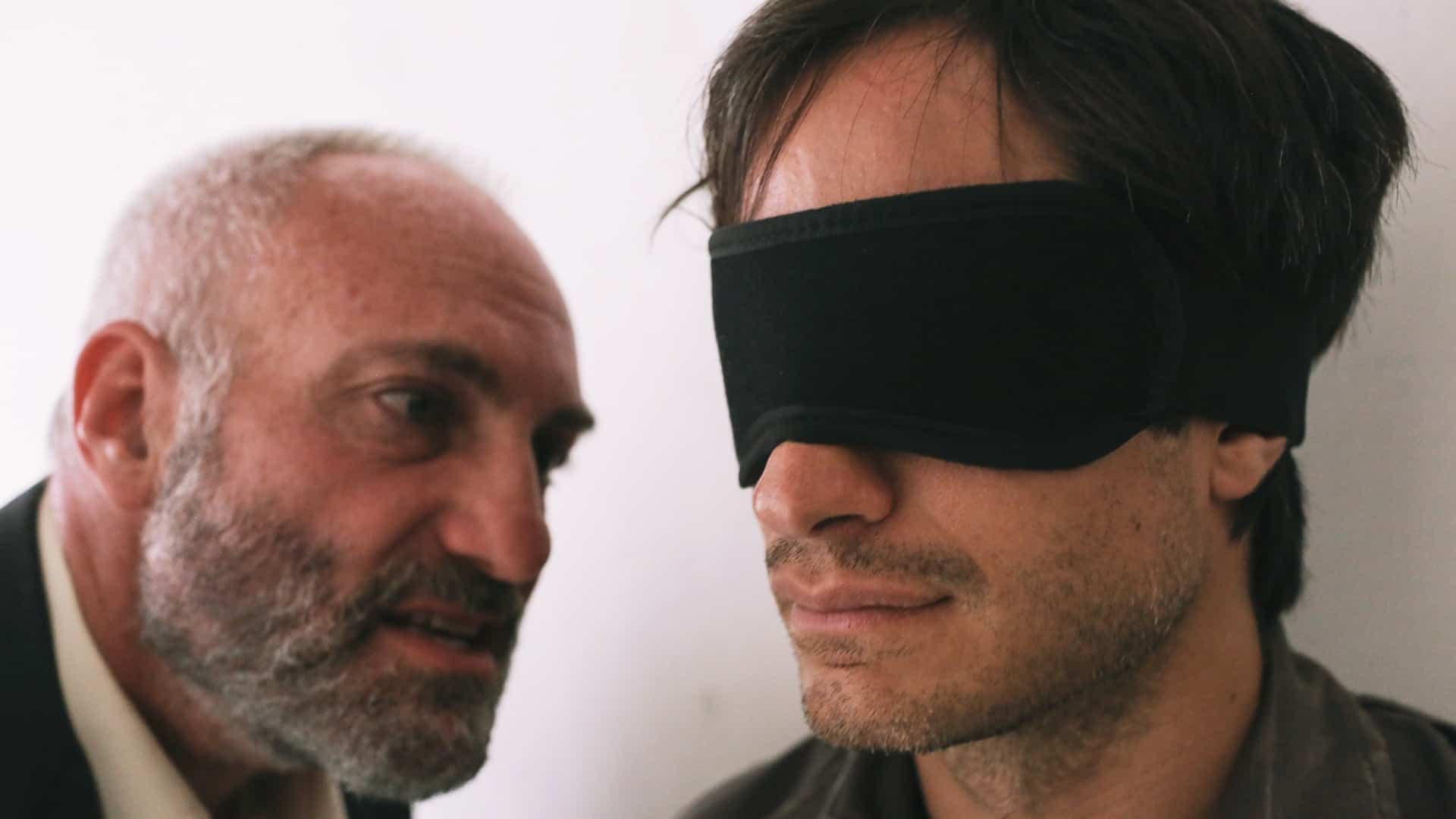 Kim Bodnia y Gael García Bernal en 'Rosewater'. FOTO © Open Road Films.