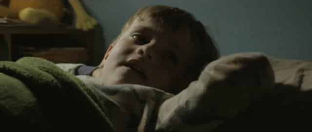 Imagen de Tuck Me In, cortometraje de Horror de 1 minuto. Tuck Me In, de Ignacio F. Rodo es un cortometraje de Horror hecho gracias a usuarios de Reddit. Tuck me In es dirigido por Ignacio F. Rodo y estelarizado por Luka Schardan y Mark Schardan. Y ganadora de premios en festivales de cine a nivel global.