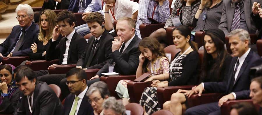 Salma Hayek, George Clooney y Richard Gere junto a sus familias durante la ceremonia en Roma.