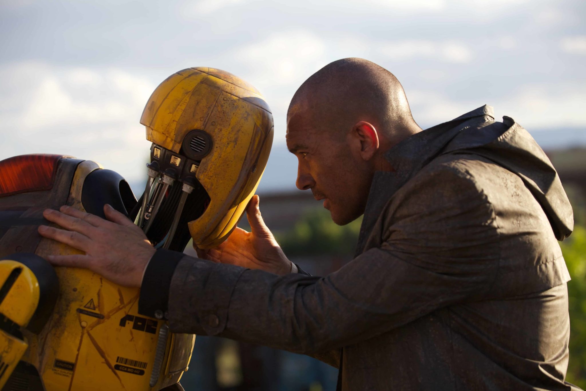 Antonio Banderas protagoniza el thriller futurístico de ciencia ficción 'Autómata'.
