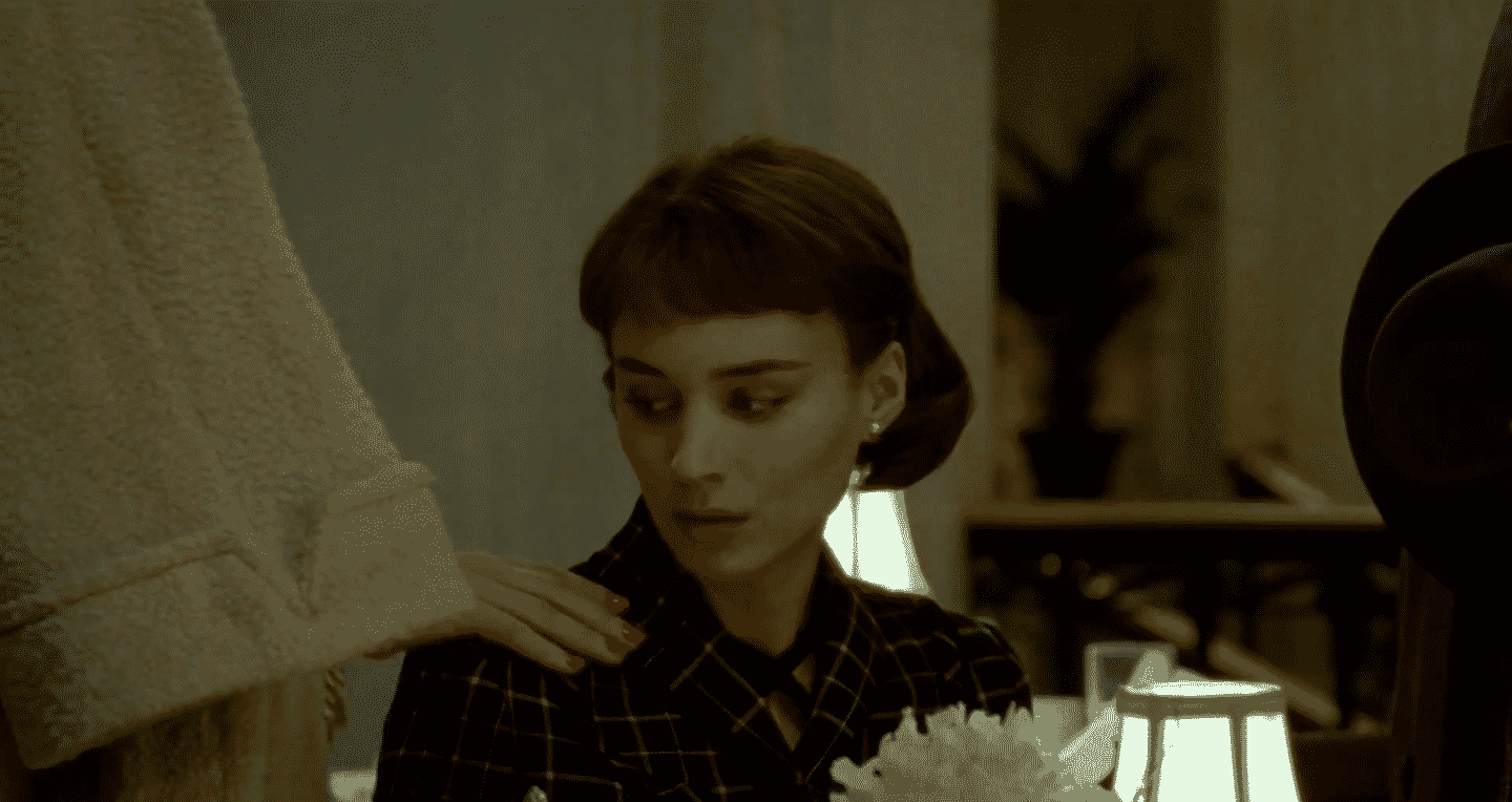 Cate Blanchett y Rooney Mara durante una secuencia del drama romántico, 'Carol'. © 2015 The Weinstein Company.