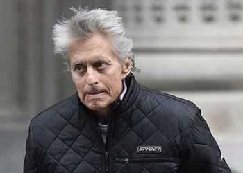 Michael Douglas ha superado el cáncer de garganta