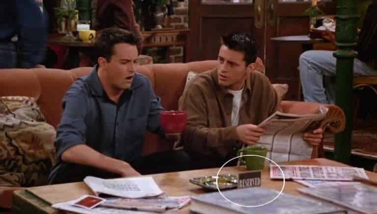 Imagen promocional de Friends con Matthew Perry y Matt LeBlanc. IMDb lanzó una encuesta donde los usuarios de Estados Unidos demostraron que show es su favorito, esto por estado. Entre los shows mas populares están Breaking Bad, Los Sopranos, True Detective, The Wire, Friday Night Lights, Friends, Fargo y muchos, muchos más. Friends es creado por David Crane y Marta Kaufmann y estelarizado por Jennifer Aniston, Courtney Cox, Lisa Kudrow, Matt LeBlanc, Matthew Perry y David Schwimmer.