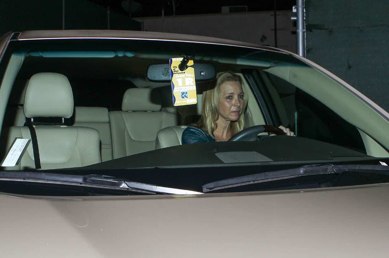 Lisa Kudrow saliendo de la cena. fotografía: Cordon Press