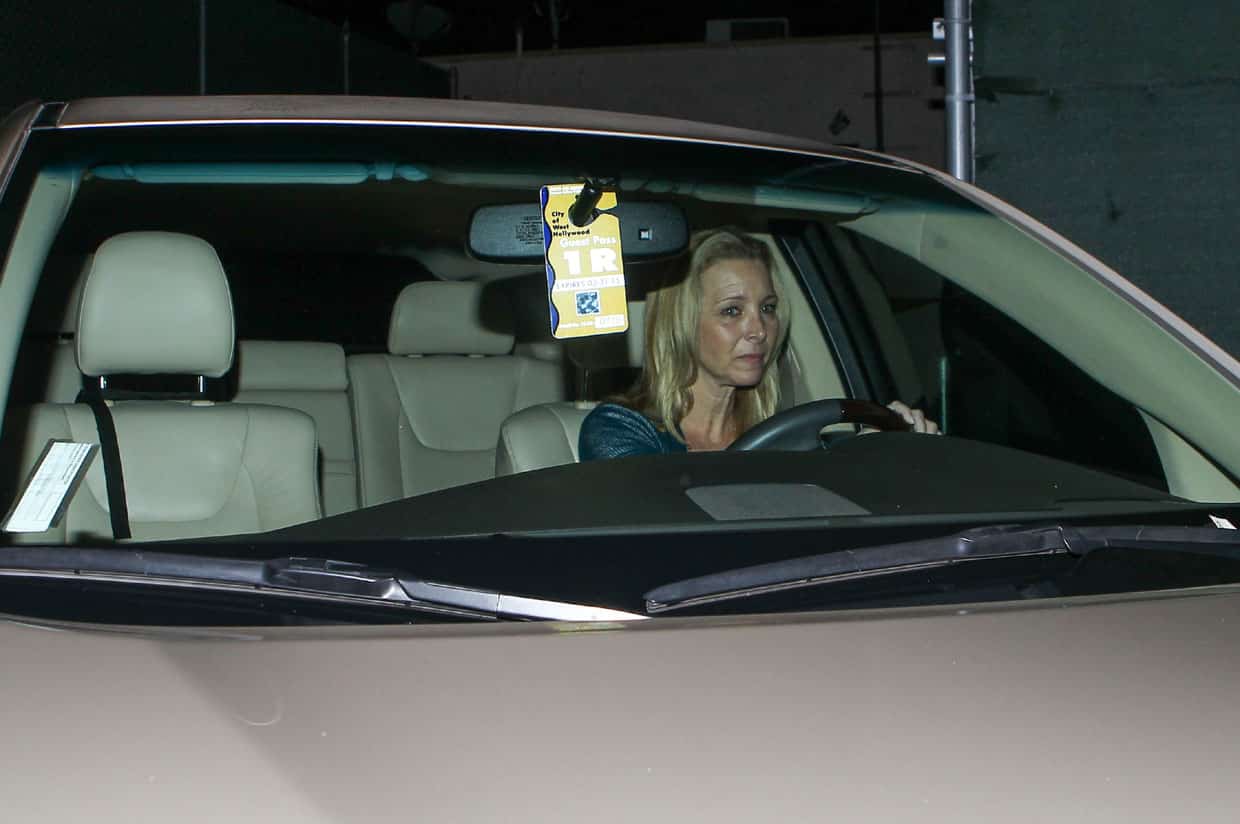 Lisa Kudrow saliendo de la cena. fotografía: Cordon Press