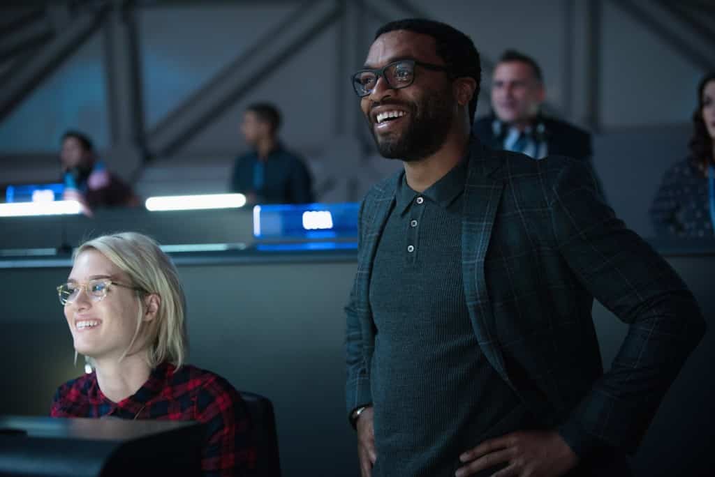 Mackenzie Davis junto a Chiwetel Ejiofor en 'The Martian.