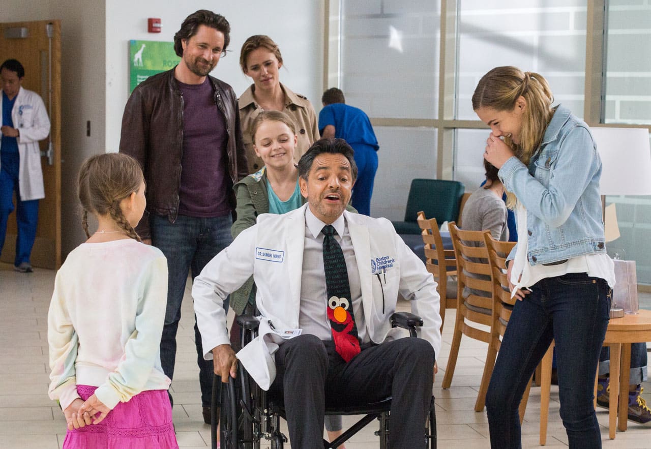 Eugenio Derbez, Jennifer Garner, Kylie Rogers, Martin Henderson, Brighton Sharbino, Courtney Fansler en 'Milagros del Cielo' (Miracles From Heaven). © 2016 - Sony Pictures Releasing.