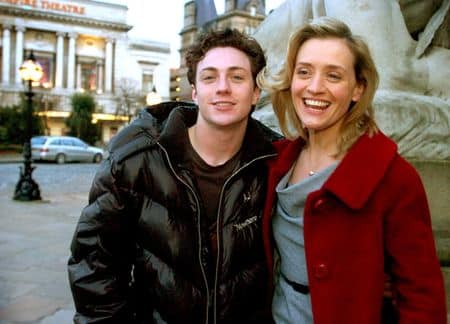 Aaron Johnson y Anne-Marie Duff en "Nowhere Boy"