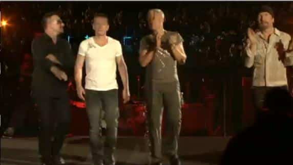 U2 dando las gracias por mirar su concierto de a grapa.